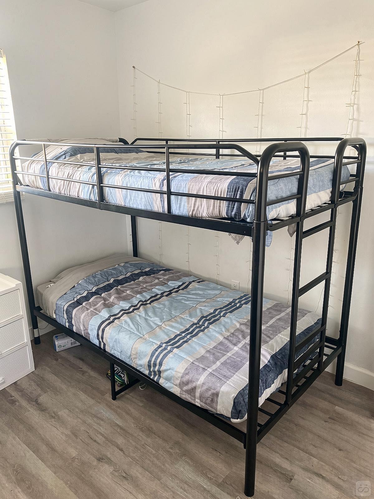 Bed In A 4-Bed Mixed Gender Room - Spacious w/ relaxing neighborhood nearby West Buena Vista Park House - Gallery - 17