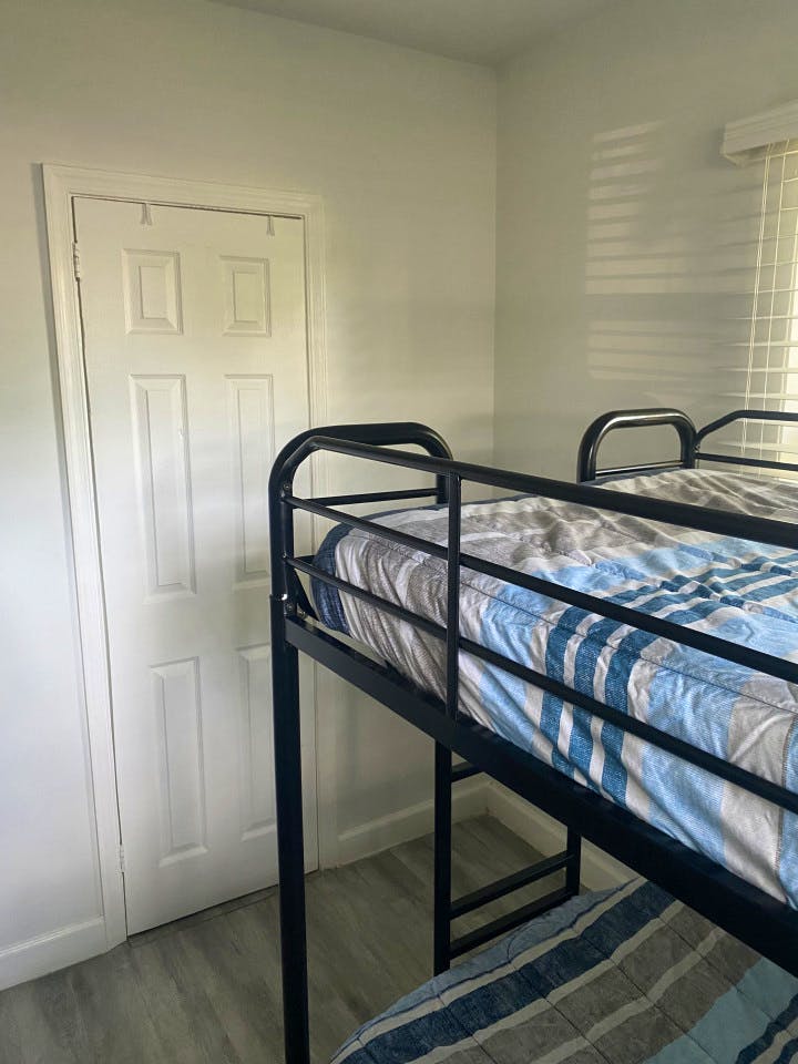 Bed In A 4-Bed Mixed Gender Room - Spacious w/ relaxing neighborhood nearby West Buena Vista Park House - Gallery - 4