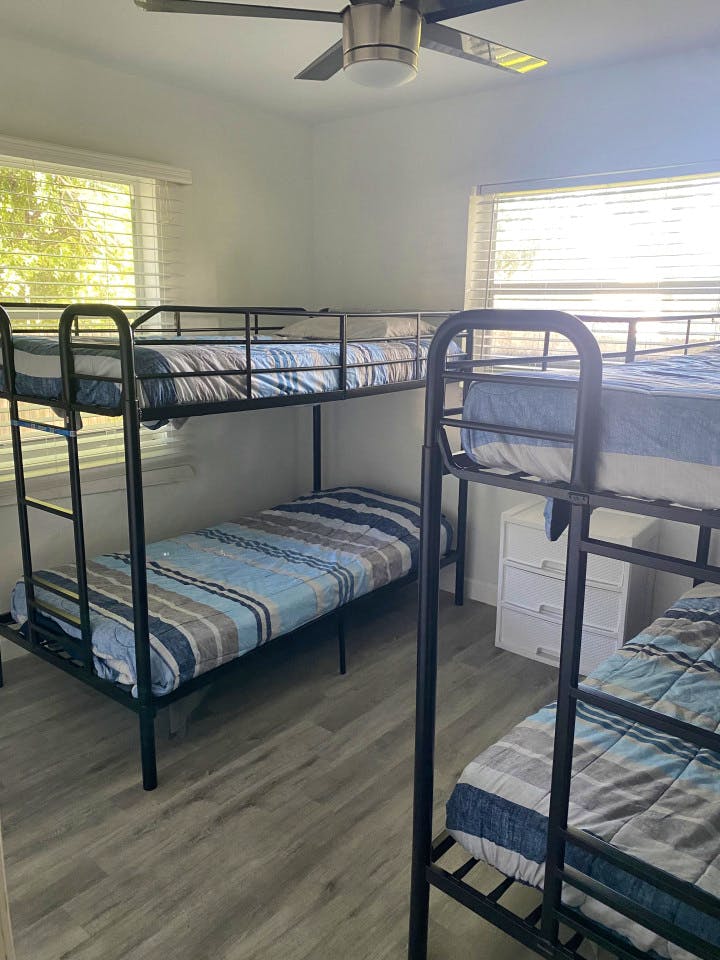 Bed In A 4-Bed Mixed Gender Room - Spacious House w/ relaxing neighborhood nearby West Buena Vista Park - Gallery - 3