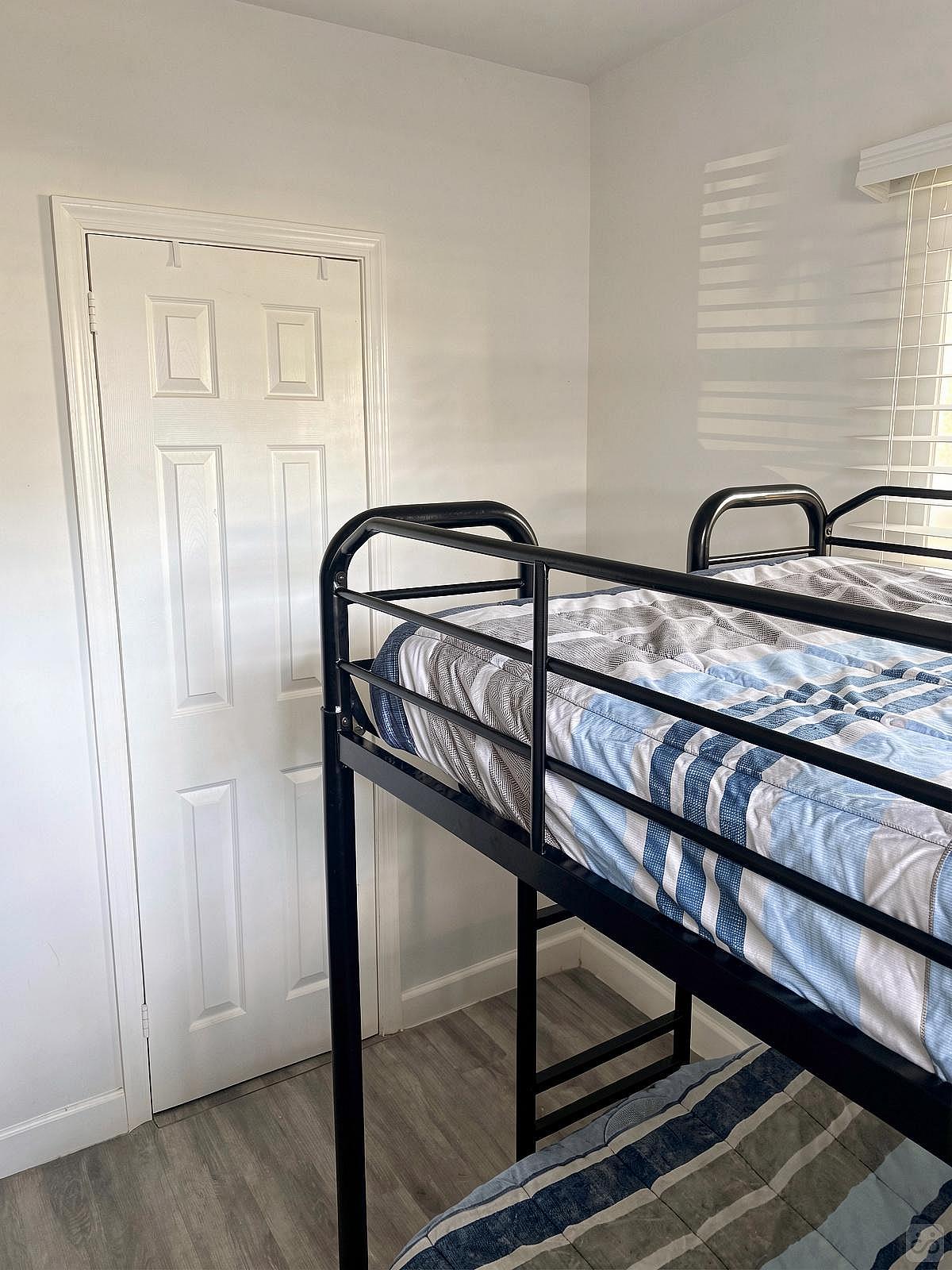 Bed In A 4-Bed Mixed Gender Room - Spacious w/ relaxing neighborhood nearby West Buena Vista Park House - Gallery - 19