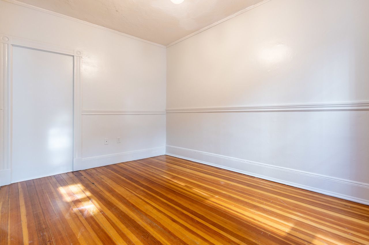 #369: North End - Queen Bedroom A - 11