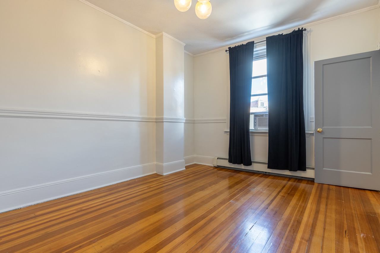 #369: North End - Full Bedroom C - 3