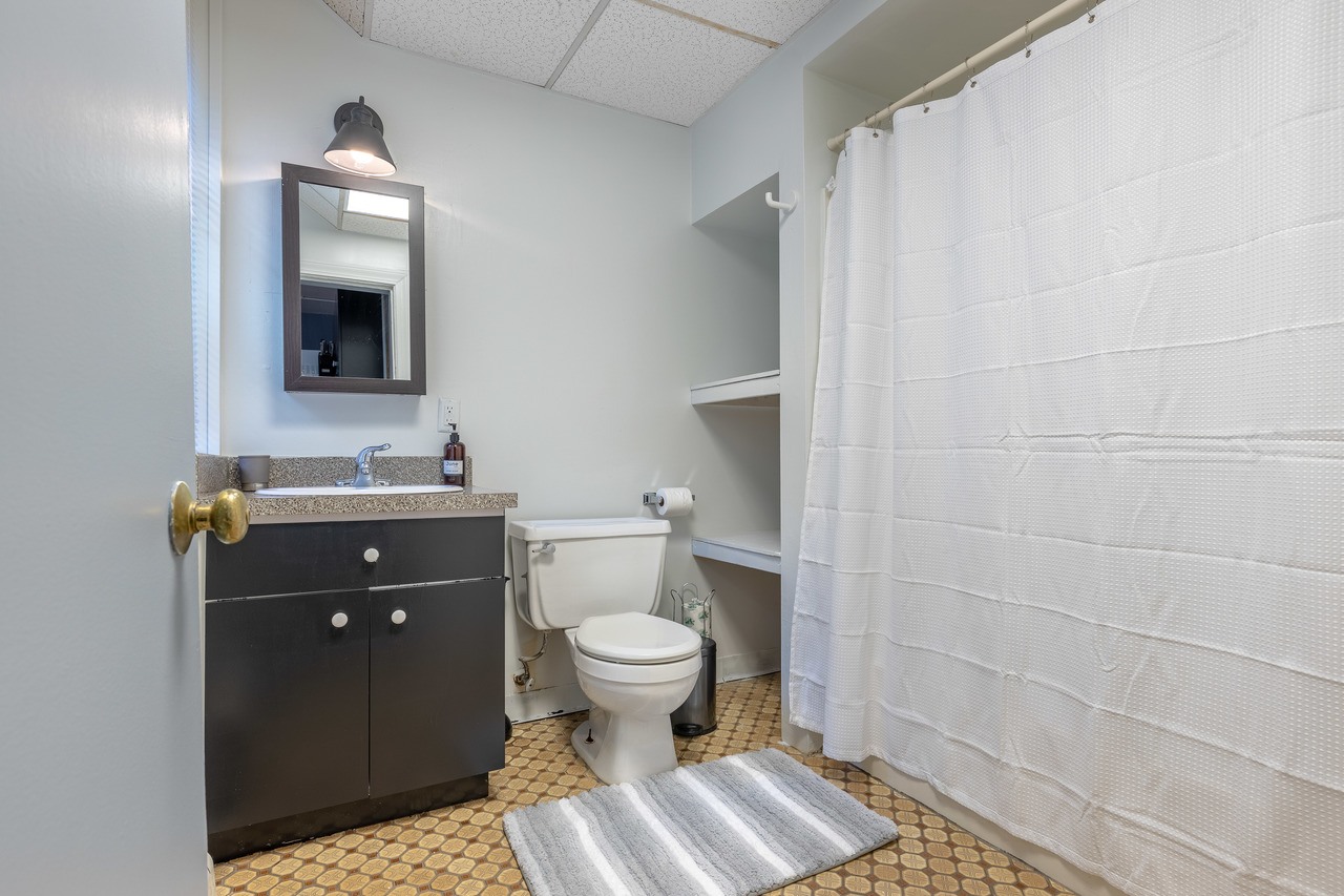 #369: North End - Queen Bedroom B - #369: North End - Gallery - 5