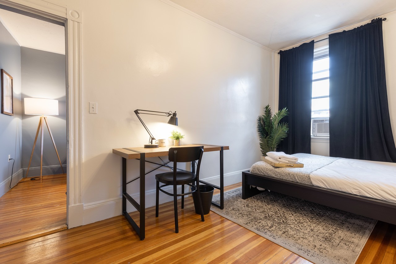 #369: North End - Queen Bedroom B - #369: North End - Gallery - 11