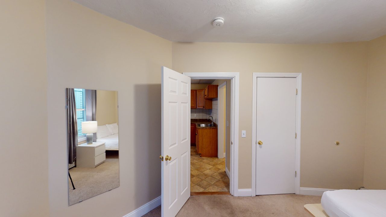 #1298: Central Square - Full Bedroom A - 9