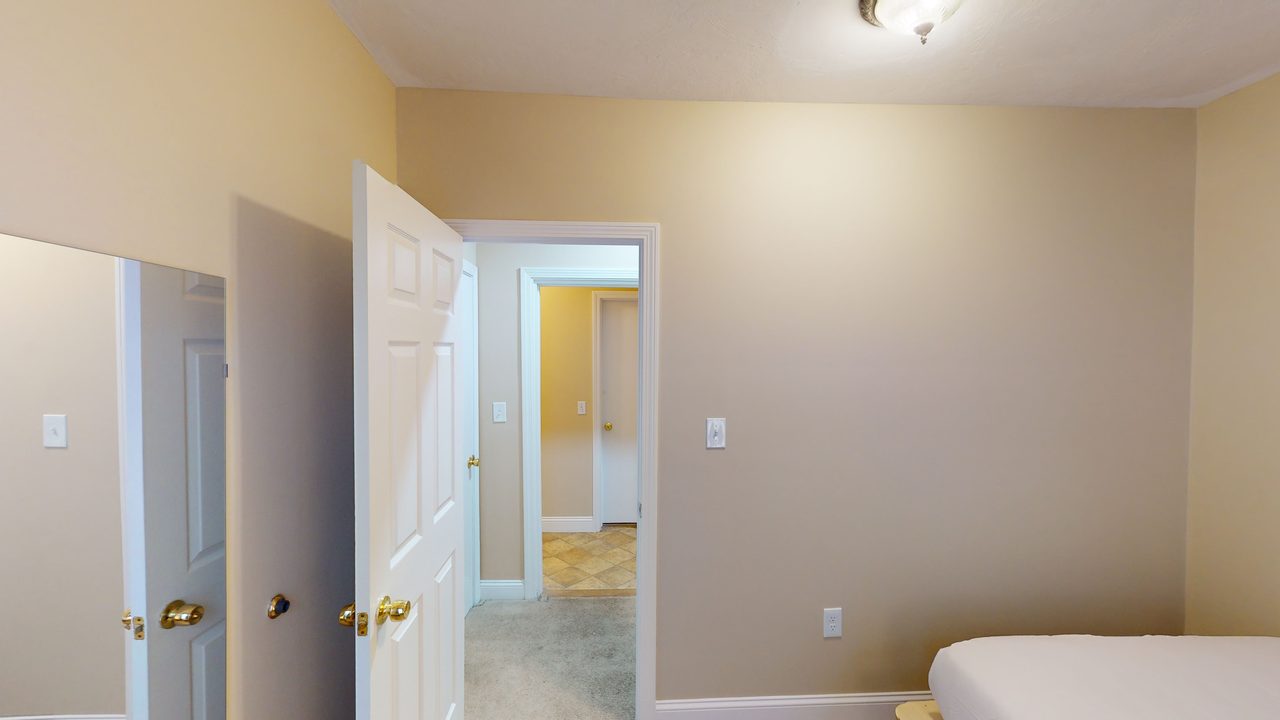 #1298: Central Square - Full Bedroom B - 8