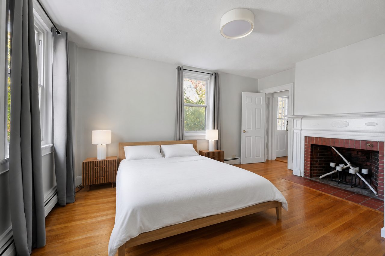 #775: Newton Corner - Queen Bedroom A - 1