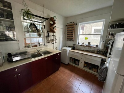 Comfy room in clean 2 bed apartment