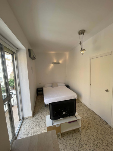 156-4 Calle Teniente Diaz Corpas Habitación 4