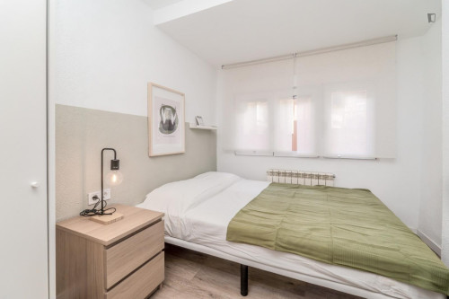 Cozy single bedroom