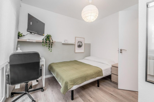 Attractive single bedroom with balcony