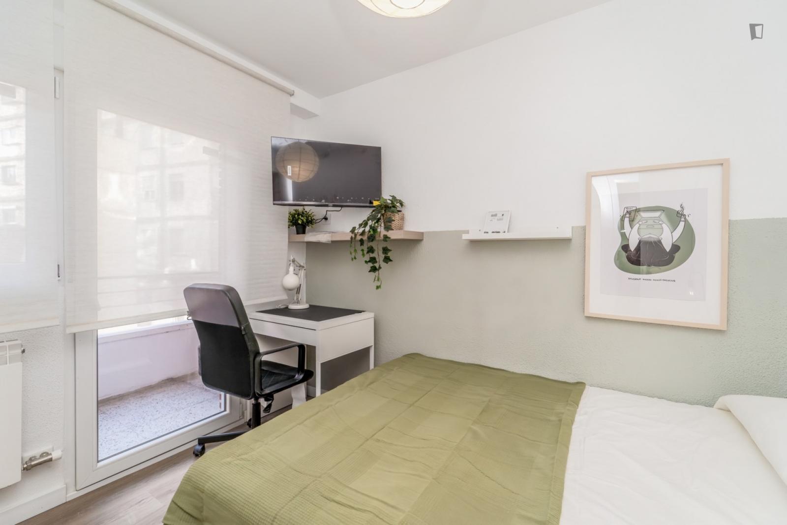 Attractive Single Bedroom With Balcony - Attractive single bedroom with balcony - Gallery - 1