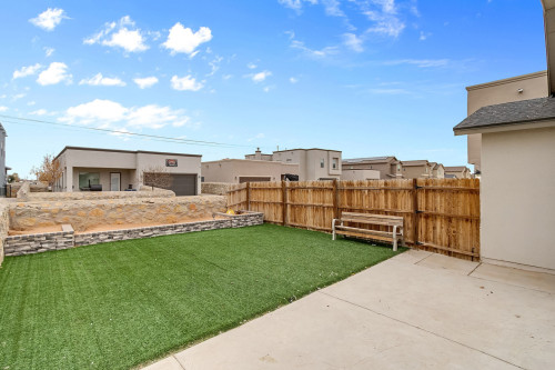 Spacious House w/ relaxing view nearby Tres Sueños Park