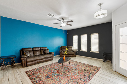 Spacious House w/ relaxing view nearby Tres Sueños Park