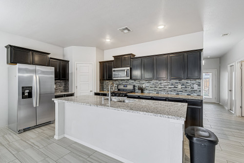 Spacious House w/ relaxing view nearby Tres Sueños Park