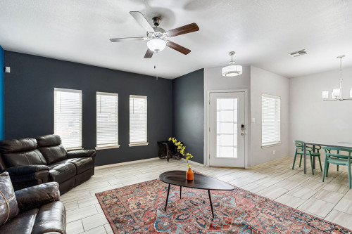 Spacious House w/ relaxing view nearby Tres Sueños Park