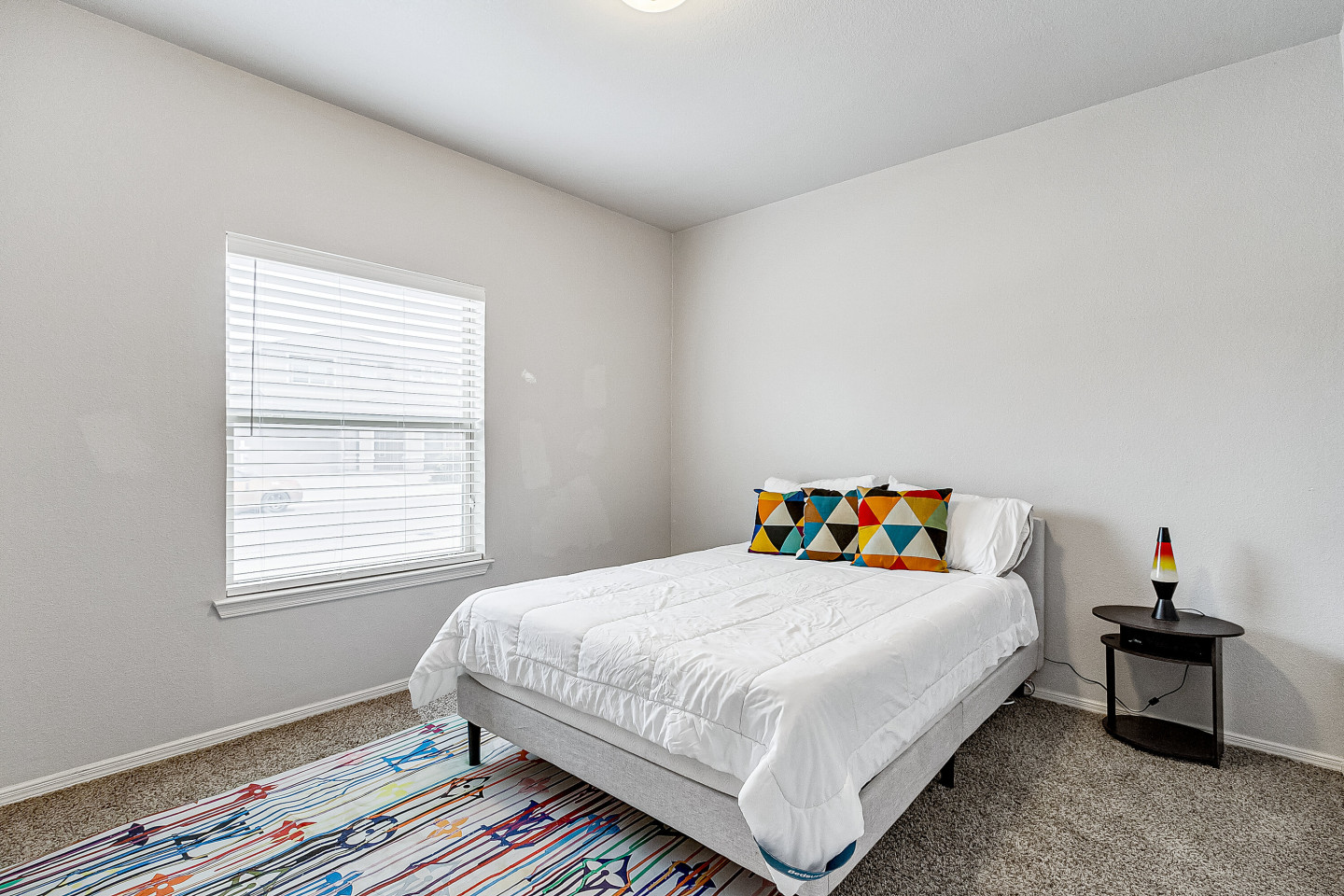 Private Queen Bedroom - Spacious House w/ relaxing view nearby Tres Sueños Park - Gallery - 4