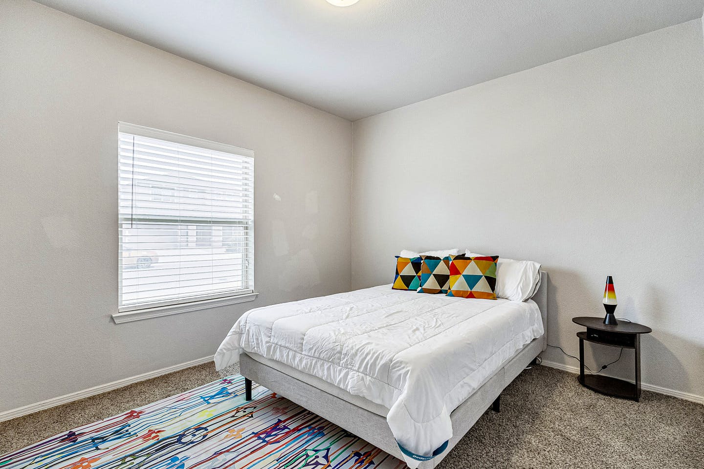 Private Queen Bedroom - Spacious House w/ relaxing view nearby Tres Sueños Park - Gallery - 5