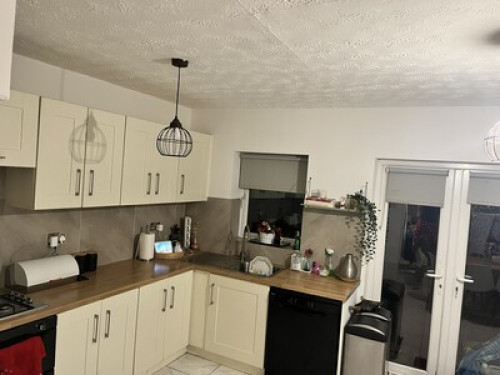 Spacious Double room 2km from City