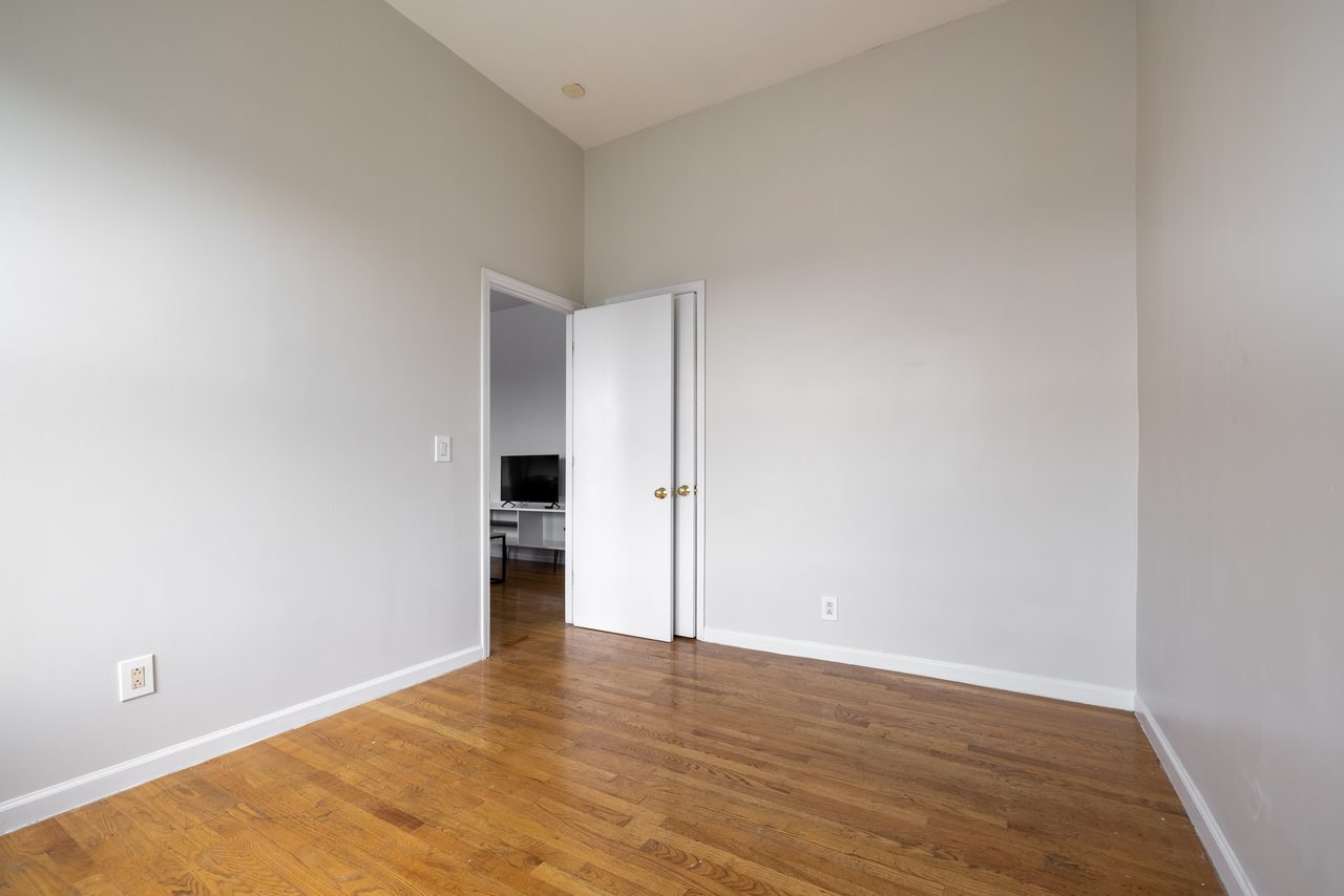 #1327: Crown Heights - Full Bedroom B - 14