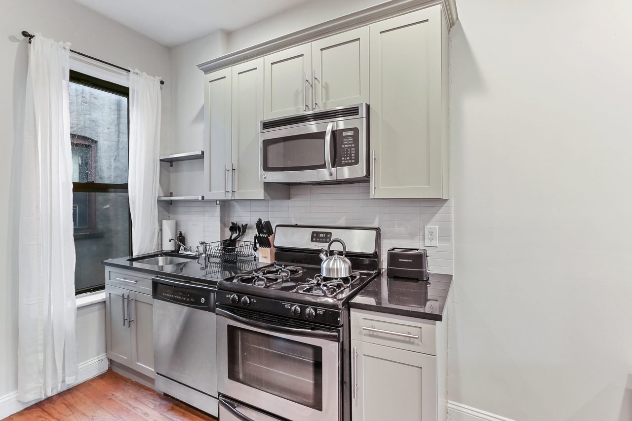  #960: Crown Heights - Queen Bedroom D  -  #960: Crown Heights  - Gallery -  6