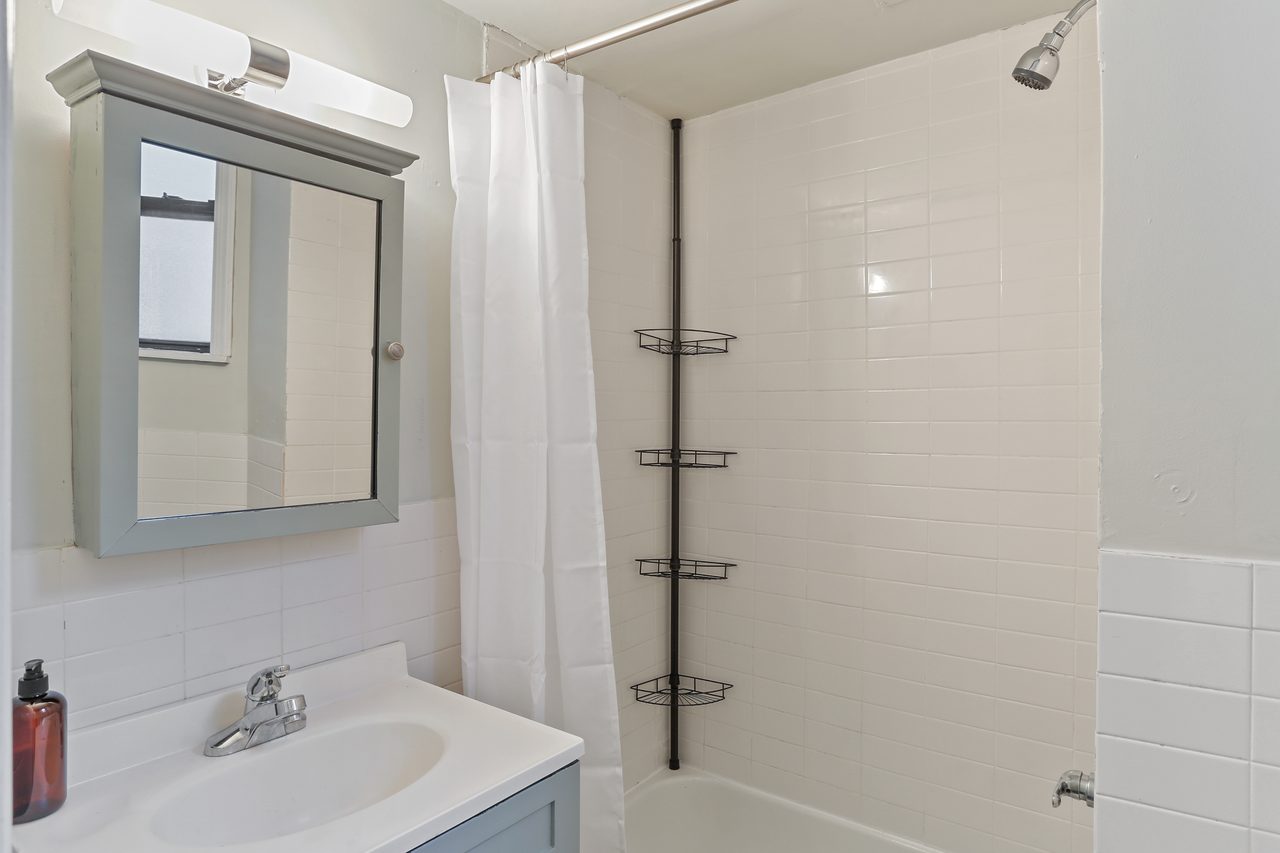  #960: Crown Heights - Queen Bedroom D  -  #960: Crown Heights  - Gallery -  8