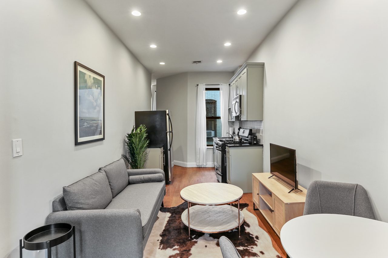 #960: Crown Heights - Full Bedroom A - #960: Crown Heights - Gallery - 6