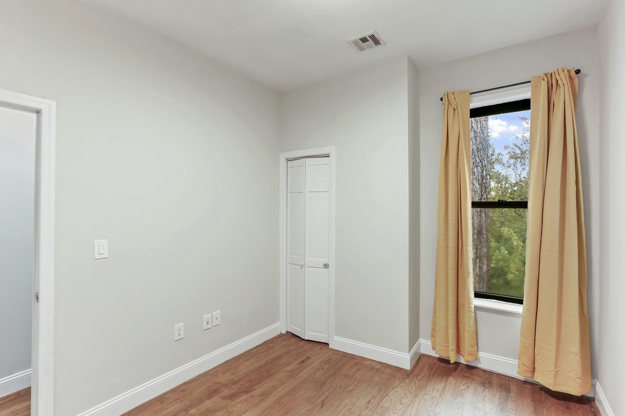 #960: Crown Heights - Full Bedroom C - #960: Crown Heights - Gallery - 4