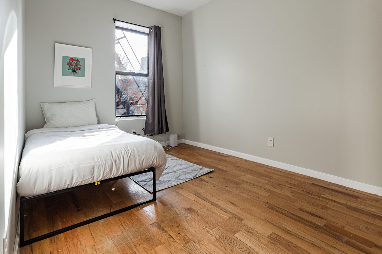  #1572: Prospect Lefferts Gardens - Queen Bedroom D  -  #1572: Prospect Lefferts Gardens  - Gallery -  15