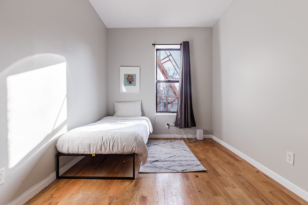 #1572: Prospect Lefferts Gardens - Queen Bedroom D - 1