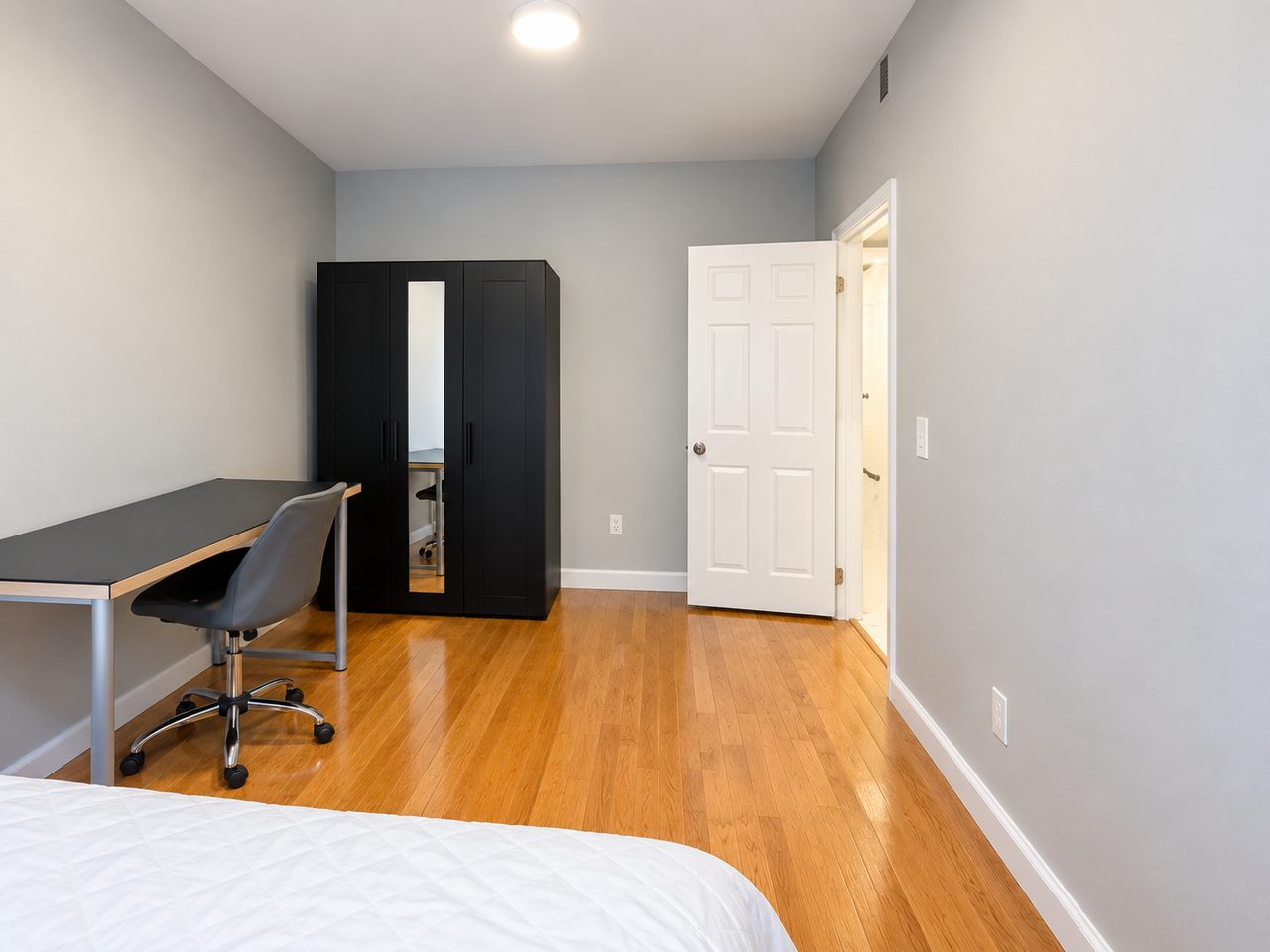 #1572: Prospect Lefferts Gardens - Queen Bedroom D - 17