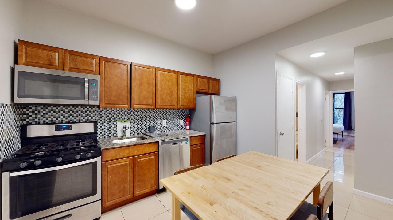 #1572: Prospect Lefferts Gardens - Queen Bedroom D - 3