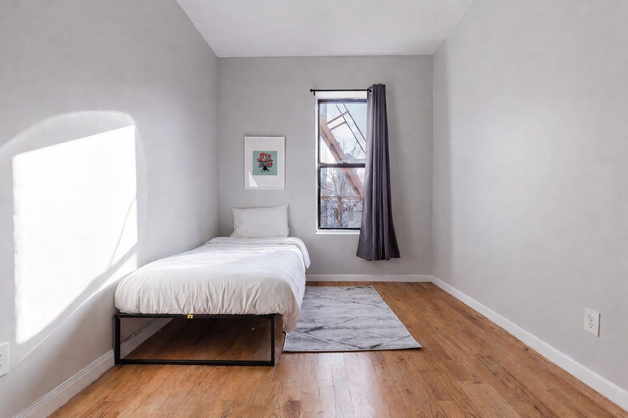  #1572: Prospect Lefferts Gardens - Queen Bedroom D  -  #1572: Prospect Lefferts Gardens  - Gallery -  12