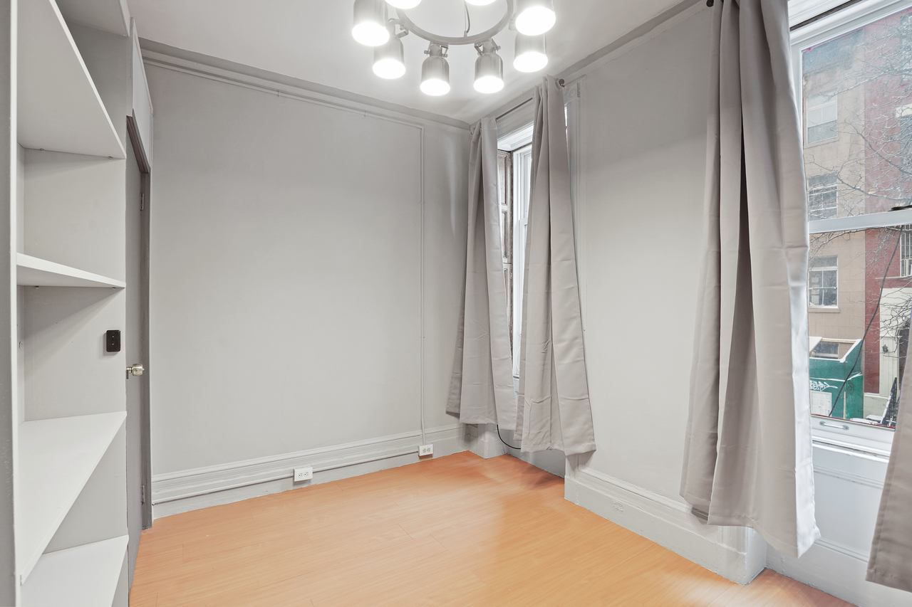  #386: Hell's Kitchen - Full Bedroom 2C  -  #386: Hell's Kitchen  - Gallery -  1