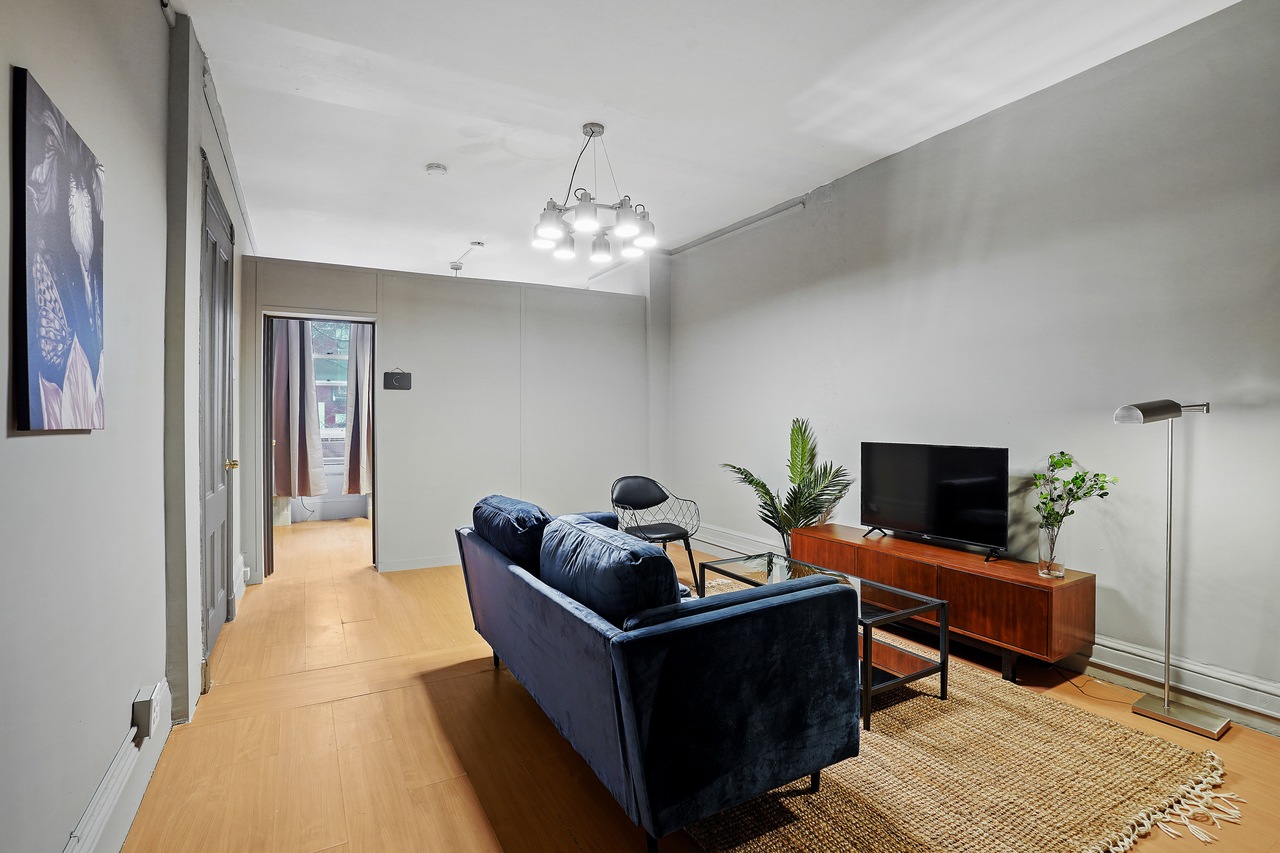  #386: Hell's Kitchen - Twin Bedroom 2D  -  #386: Hell's Kitchen  - Gallery -  6