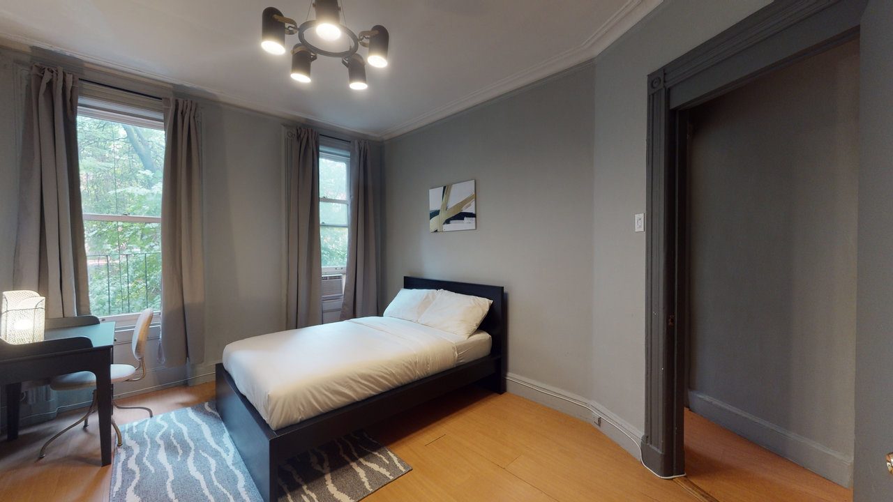 #386: Hell's Kitchen - Queen Bedroom 2A - #386: Hell's Kitchen - Gallery - 3