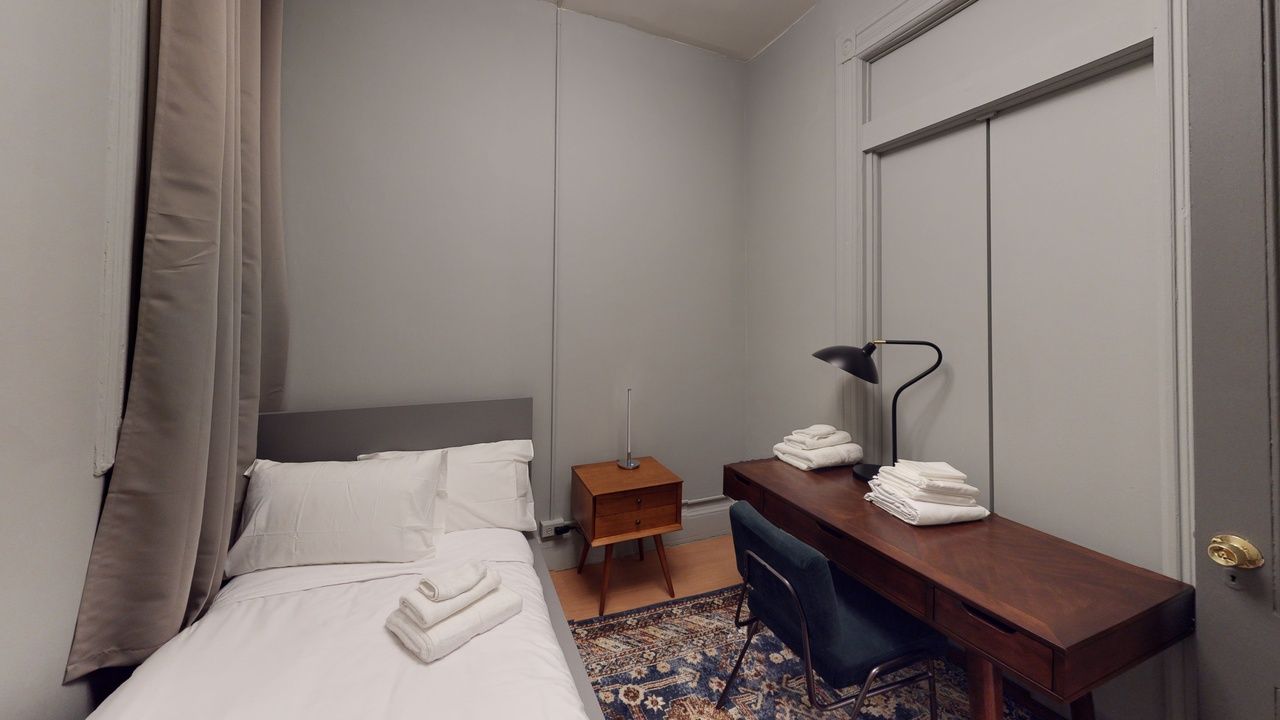 #386: Hell's Kitchen - Twin Bedroom 2B - #386: Hell's Kitchen - Gallery - 3