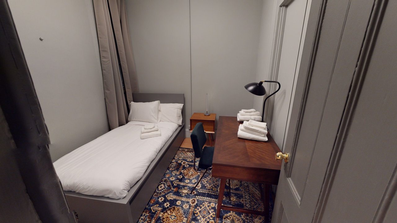 #386: Hell's Kitchen - Twin Bedroom 2B - #386: Hell's Kitchen - Gallery - 1