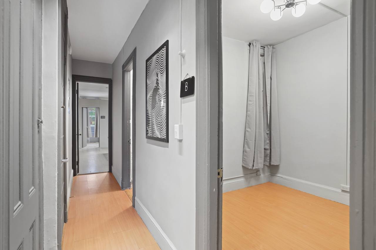 #386: Hell's Kitchen - Twin Bedroom 2B - #386: Hell's Kitchen - Gallery - 7