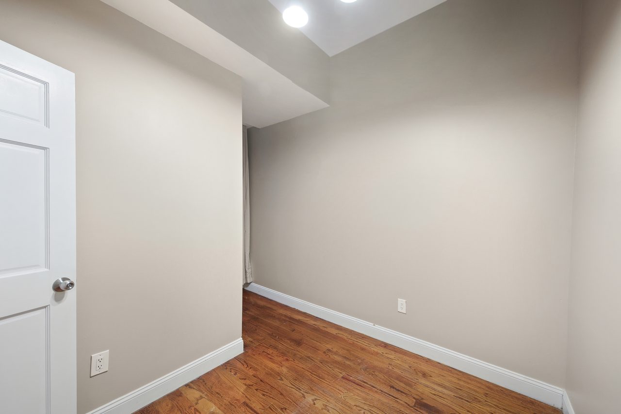 #956: Crown Heights - Full Bedroom C - #956: Crown Heights - Gallery - 10