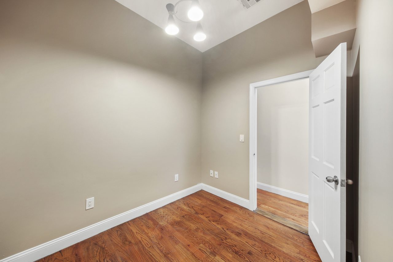 #956: Crown Heights - Full Bedroom C - #956: Crown Heights - Gallery - 11