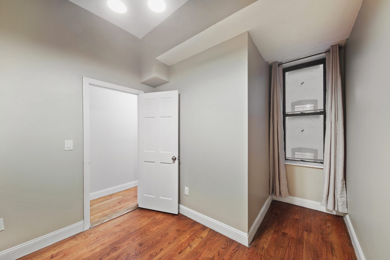 #956: Crown Heights - Full Bedroom C - #956: Crown Heights - Gallery - 9