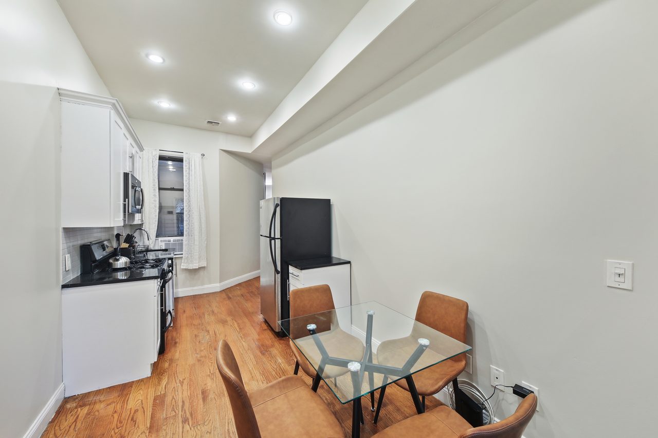 #956: Crown Heights - Queen Bedroom B - #956: Crown Heights - Gallery - 8