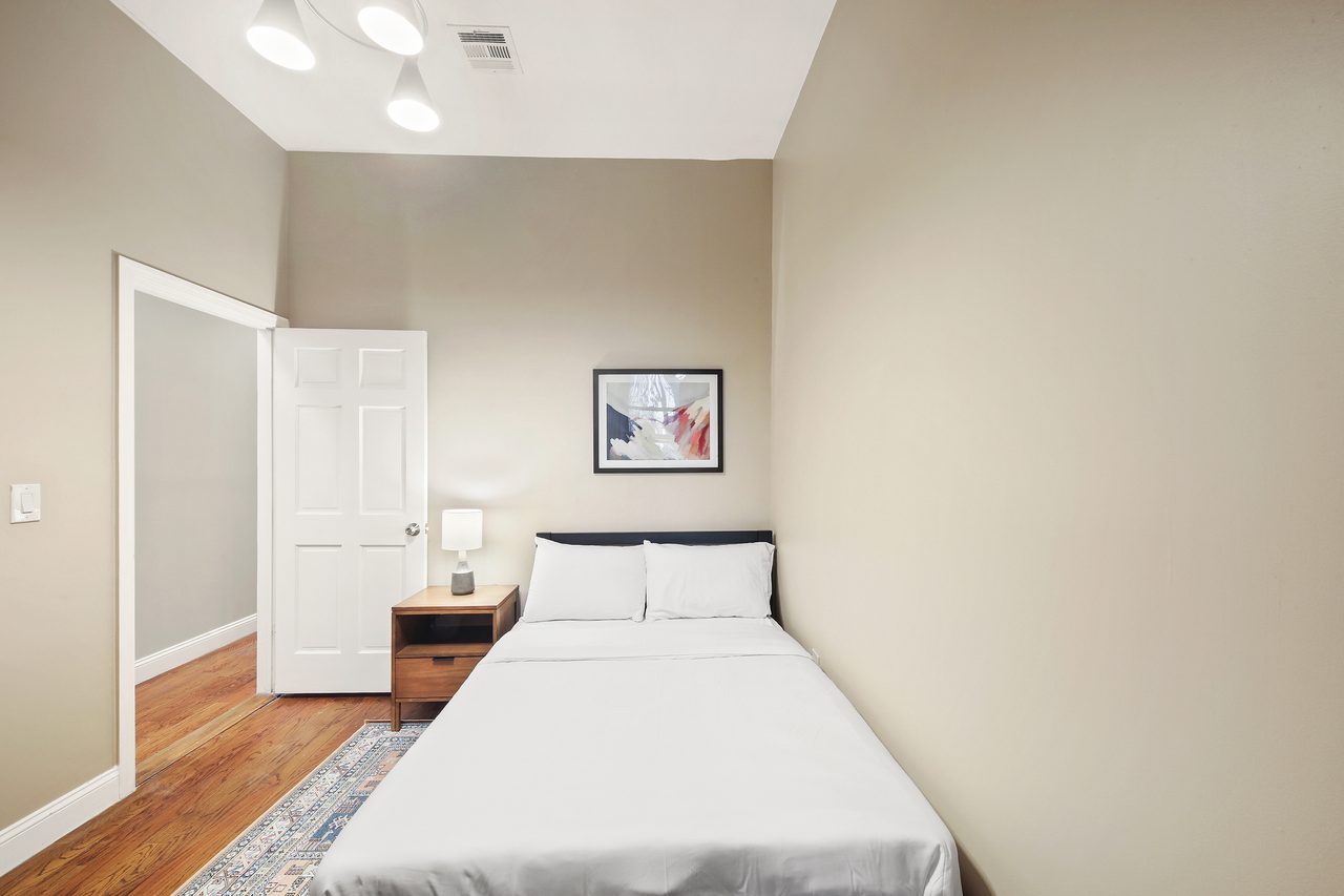 #956: Crown Heights - Queen Bedroom B - #956: Crown Heights - Gallery - 4