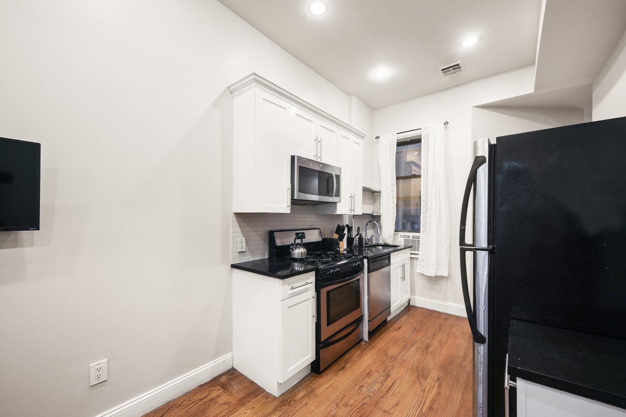 #956: Crown Heights - Queen Bedroom D - #956: Crown Heights - Gallery - 6