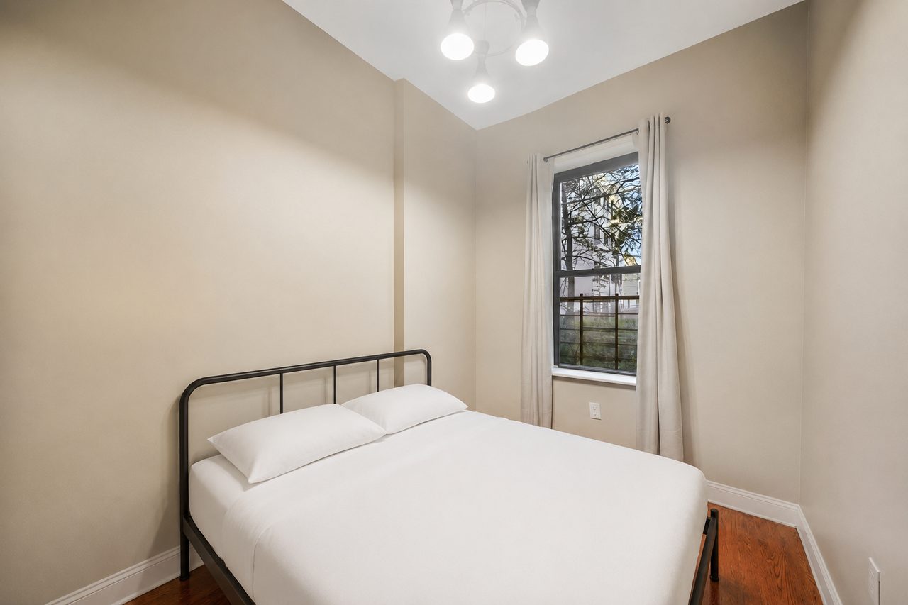 #956: Crown Heights - Queen Bedroom D - 2