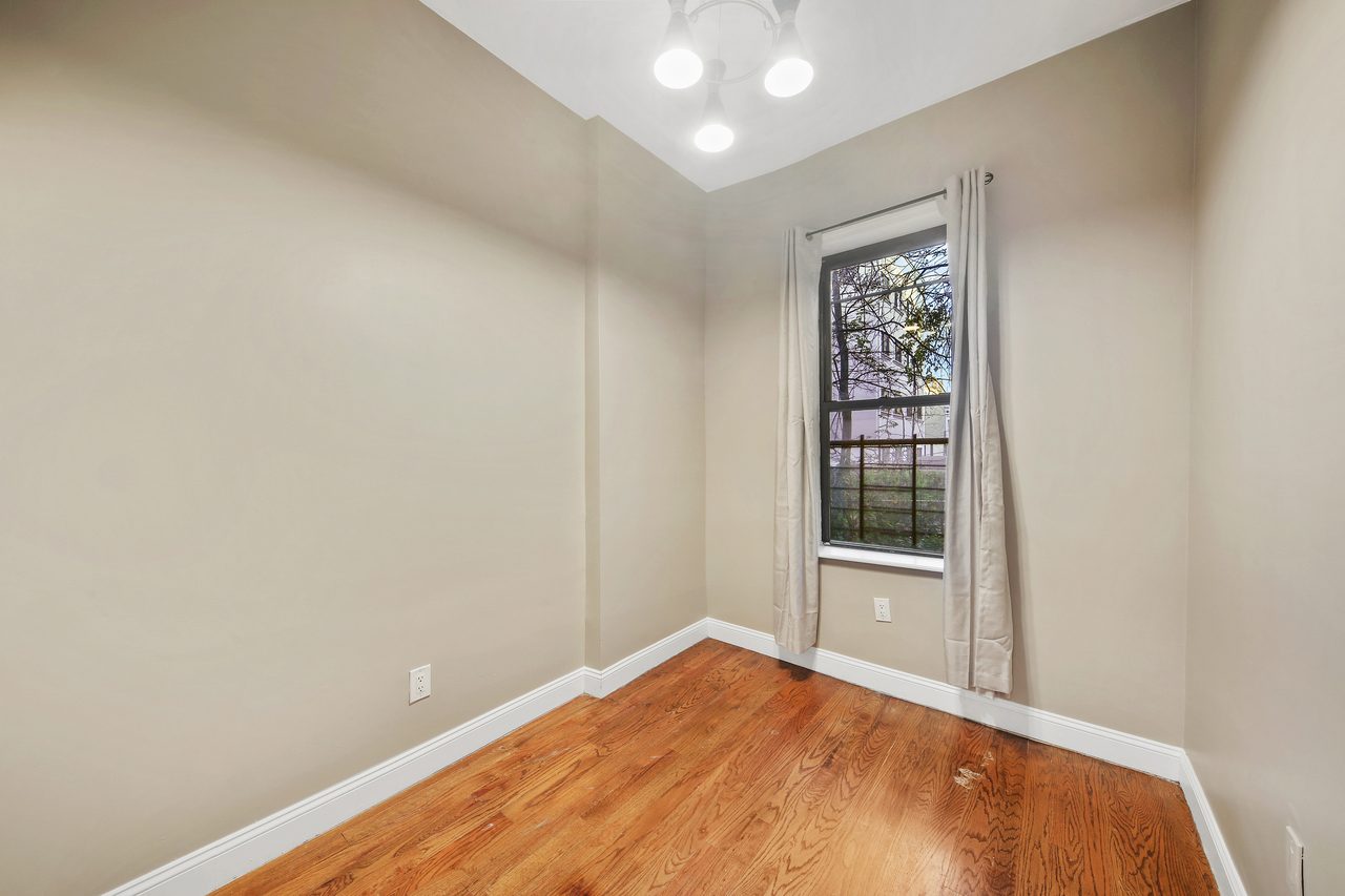 #956: Crown Heights - Queen Bedroom D - #956: Crown Heights - Gallery - 2