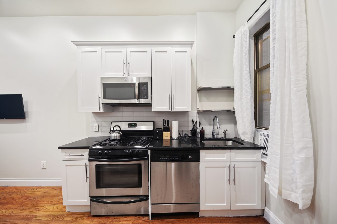 #956: Crown Heights - Queen Bedroom D - #956: Crown Heights - Gallery - 7