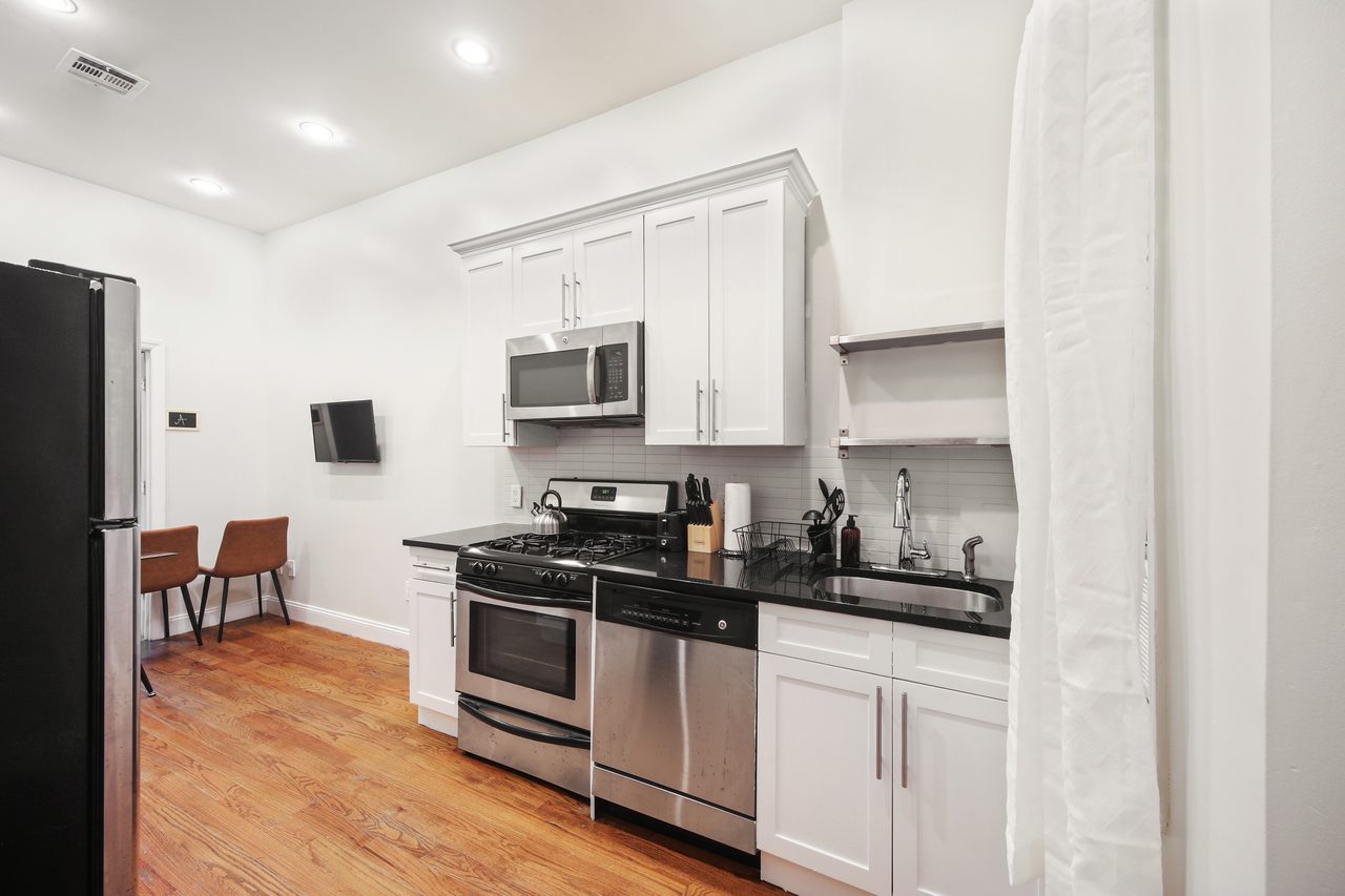 #956: Crown Heights - Queen Bedroom D - #956: Crown Heights - Gallery - 5