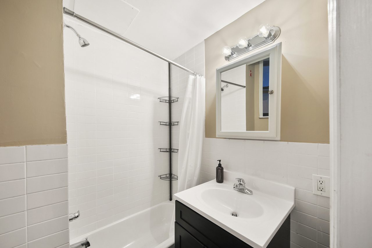 #956: Crown Heights - Queen Bedroom D - #956: Crown Heights - Gallery - 1